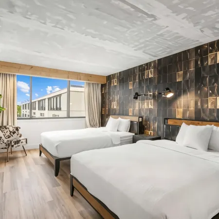 Red Lion Hotel Charlotte Отели рядом с достопримечательностью «Винг Хэйвен Фаундейшн Inc»