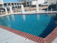 Howard Johnson by Wyndham Historic Lake Charles - Pools