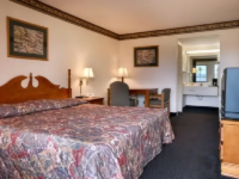 Days Inn & Suites by Wyndham Kokomo Hotels in Kokomo