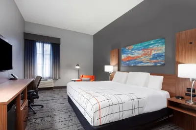 La Quinta Inn & Suites by Wyndham St. Petersburg Northeast