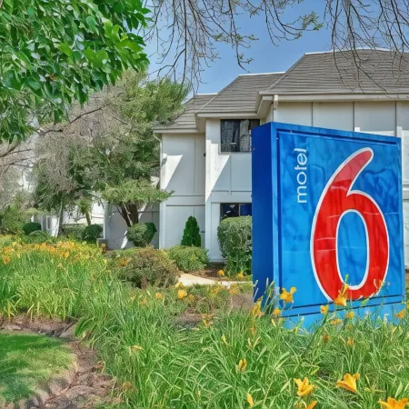 Motel 6 Glenview, IL - Chicago North
