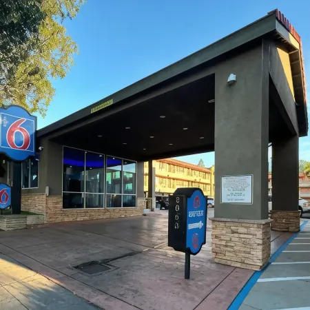 Motel 6 Pasadena, CA – Old Town Pasadena Area