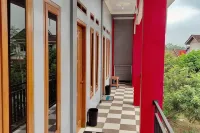 Homestay Griya Sawah Gunung Syariah Mitra RedDoorz Hotels in Banjarnegara District