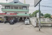 RedDoorz Near Pantai Pelabuhan Ratu Hoteller i Citepus