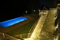 Samsara Luxury Cottages & Spa, Chail Hills - مسبح