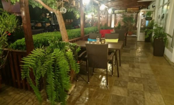 Victoria Family Hotel - Housity