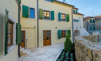 Hostel Dvor