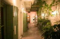 Sabatico Travelers Hostel & Guesthouse
