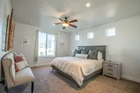 Family Gathering Place 6 BD Home Hot Tub sleeps 12 Hotels in American Fork