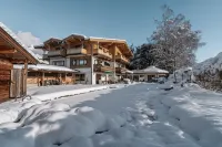 Flora - Das Kleine Gartenhotel Hotel dekat Kinder Kaiserland Skischule