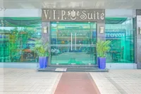 Townhouse OAK Makati Manila Near PNR Pasay Evangelista formerly VIP Suites فنادق في 