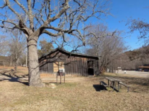 塔納瀑布雪松谷小屋