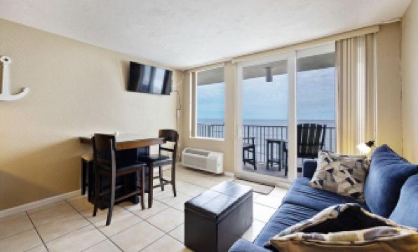 Beautiful Beachfront Resort Condo - Housity
