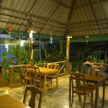 Lanta Coral Beach Resort Отели рядом с достопримечательностью «Khlong Chak Waterfall»