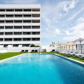 ザ ベンソン ホテル ケアンズ アートギャラリー周辺のホテル