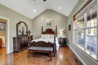 Guntersville  Lakefront Home. Pool & Boathouse. Pontoon boat & jet skis rentals