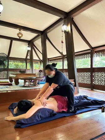 “ Live Like A Local ” Northern Style Wooden House Отели рядом с достопримечательностью «dorm Maejo University»