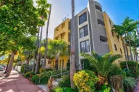 BEACHFRONT Stunning 2 Bed 2 Bath w/ Free Parking