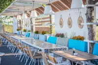Mythic Summer Hotel - bar