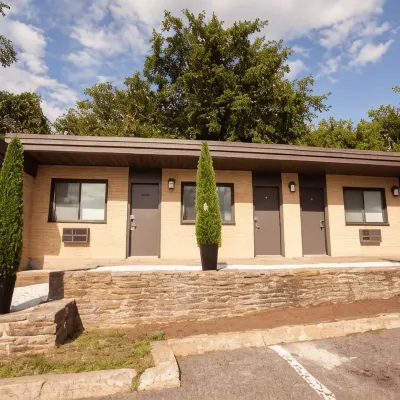 Motel Newstar Laval Hotels near Musee Pour Enfants