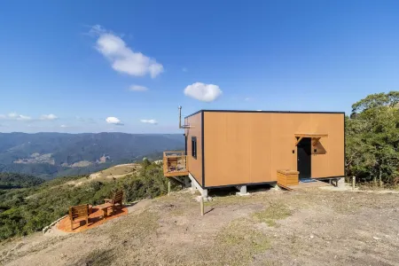 Charming Chalet With Fireplace and hot Tub! Vst044