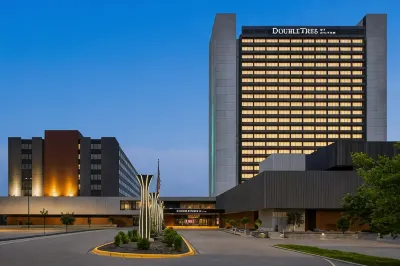 DoubleTree by Hilton Hotel Bloomington - Minneapolis South Hotels near Cyrus Artisan Rugs