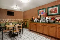 Super 8 by Wyndham Peoria East Hotel a East Peoria