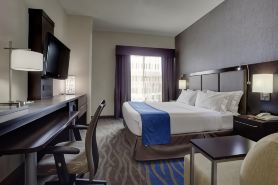 Holiday Inn Express & Suites Meadowlands Area