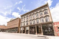 Historic Plaza Hotel