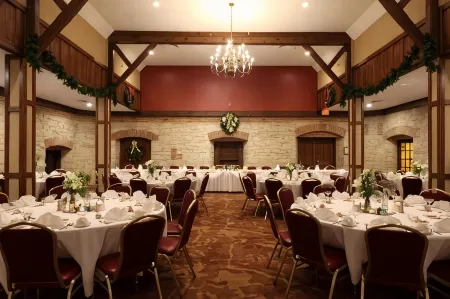 Holiday Inn Saint Louis West at Six Flags Отели в г. Хай Ридж Тауншип