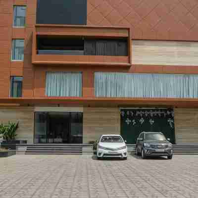 Hotel Tulips Grand Hotel Exterior