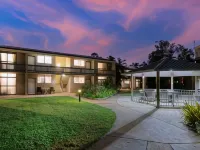 Emerald Gardens Motel & Apartments Hotels in Emerald