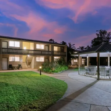 Emerald Gardens Motel & Apartments