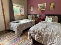 A Hyde Away Inn B&B Hotels in Tok