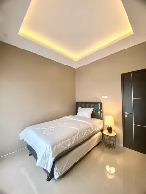 AZ Villa - M14 Full House 3Br Poltekad Library 주변 호텔