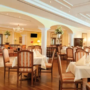 Victor's Residenz-Hotel Erfurt Отели рядом с достопримечательностью «Церковь Святого Андрея»