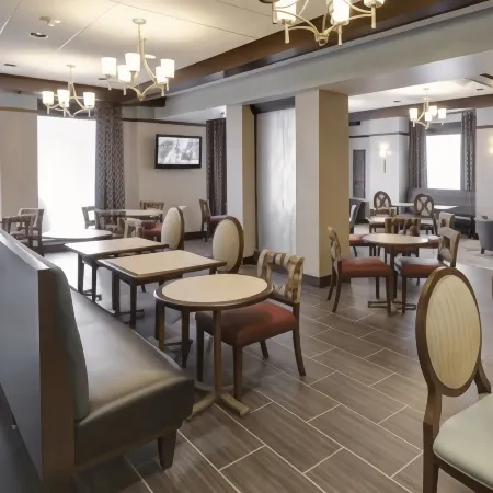 Hampton Inn & Suites Buffalo Downtown Отели рядом с достопримечательностью «Richardson Olmsted Complex»