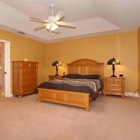 Salt water Pool/Spa Home WALKING DISTANCE TO Vanderbilt Beach! SUMMER SPECIAL !!