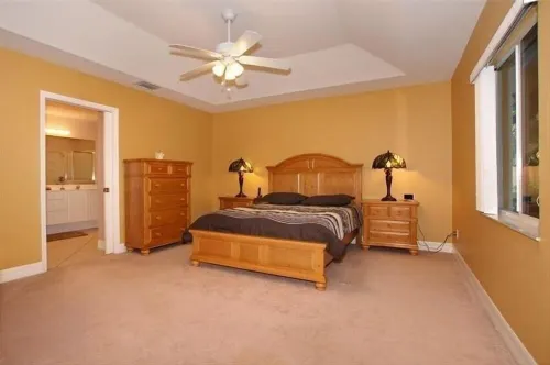 Salt water Pool/Spa Home WALKING DISTANCE TO Vanderbilt Beach! SUMMER SPECIAL !!