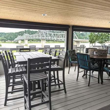 Riverboat Inn & Suites