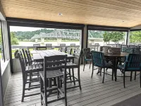 Riverboat Inn & Suites