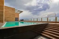 Holiday Inn Gurugram Sector 90 by IHG - Rooftop Pools