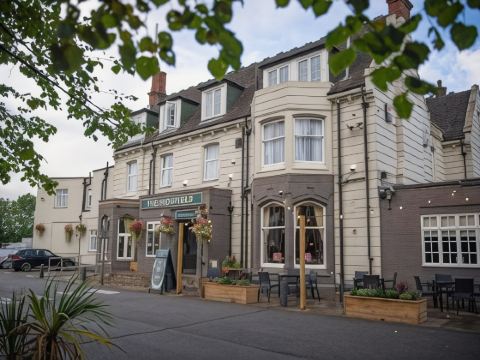 เดอะ ไฮฟิลด์ โรงแรม บาย กรีน คิง อินน์ส์