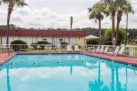 Super 8 by Wyndham Hardeeville - Pool