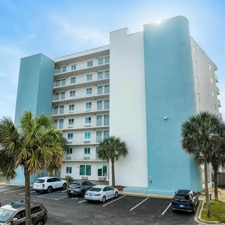 STUNNING 4TH FLOOR GULF FRONT CORNER UNIT with bunk beds