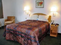 Oyo Townhouse Sulphur,LA Extended Stay I-10