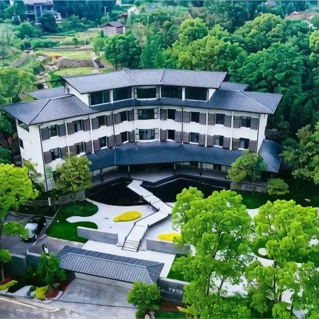 Ezhou Shileyuan Huaxi Homestay