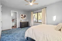 Spacious 6-Bed 3-Bath Retreat Next to park—ideal for Family & Group Getaways
