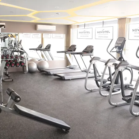Novotel Jakarta Cikini Отели рядом с достопримечательностью «Сенен»