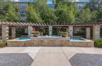 Modern 1Br 8 Minutes to Dallas World Cup Stadium. Free Parking, Gym + Fast WiFi